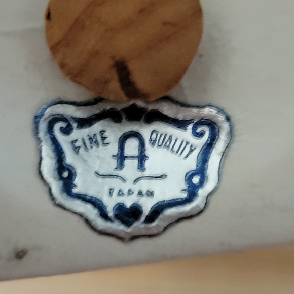 Vintage Salt and Pepper Shakers - Picture 5 of 5